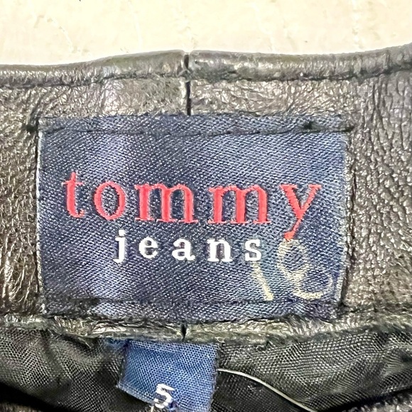 NWT Tommy Hilfiger 100% Leather Mid rise boot cut Black Pants size 5 Y2K - Picture 4 of 10